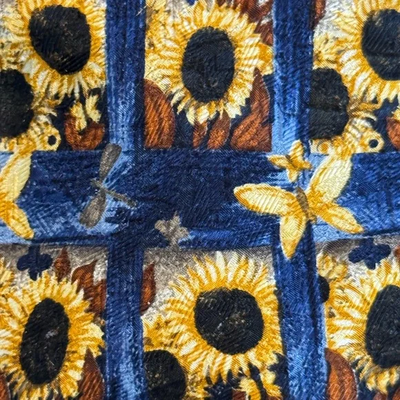 Ermenegildo Zegna 100% Silk Necktie –Sunflower and Butterfly Pattern on Navy 🇮🇹 - Picture 2 of 6